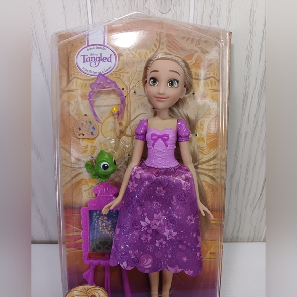 Disney Tangled Rapunzel floating lights painting with Rapunzel and Pascal. - Picture 2 of 7